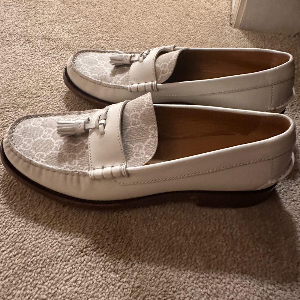 Like New Gucci Leather and Jacquard Tassle Loafers in Ivory, size 41 - Picture 3 of 6